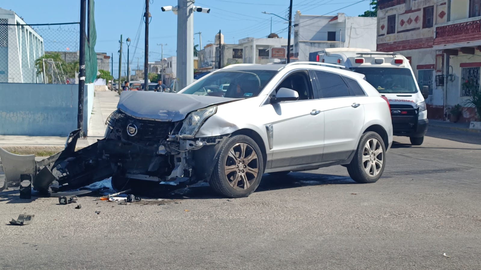 Según se informó, el conductor del Cadillac no respetó la señal, por lo que ocasionó el choque Según se informó, el conductor del Cadillac no respetó la señal, por lo que ocasionó el choque
