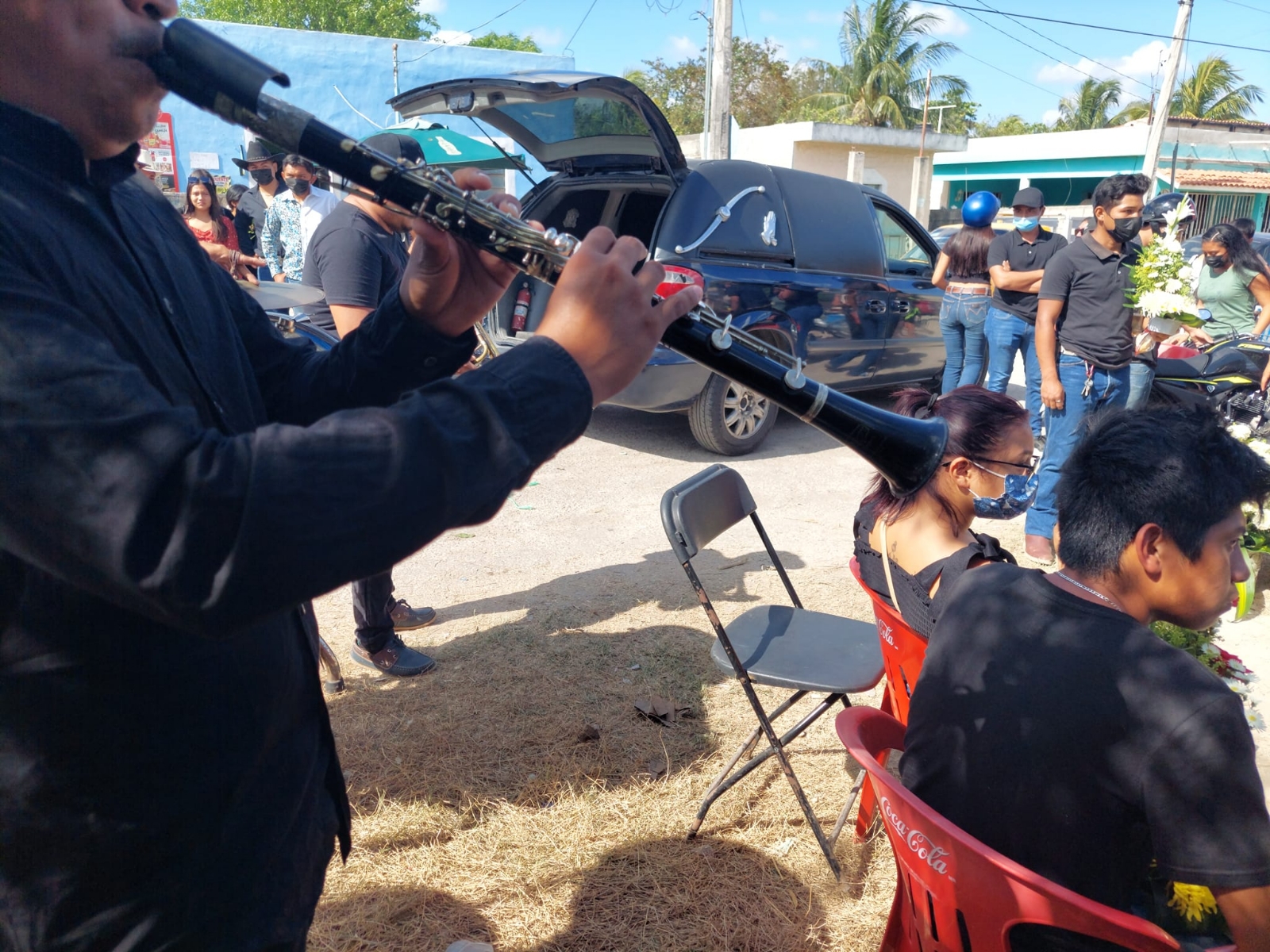 Familiares y amigos acudieron al funeral del joven Familiares y amigos acudieron al funeral del joven