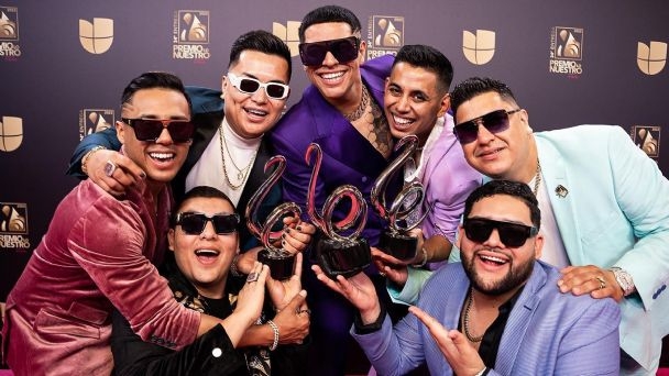 Grupo Firme quieren ser los primeros mexicanos en cantar en un Super Bowl