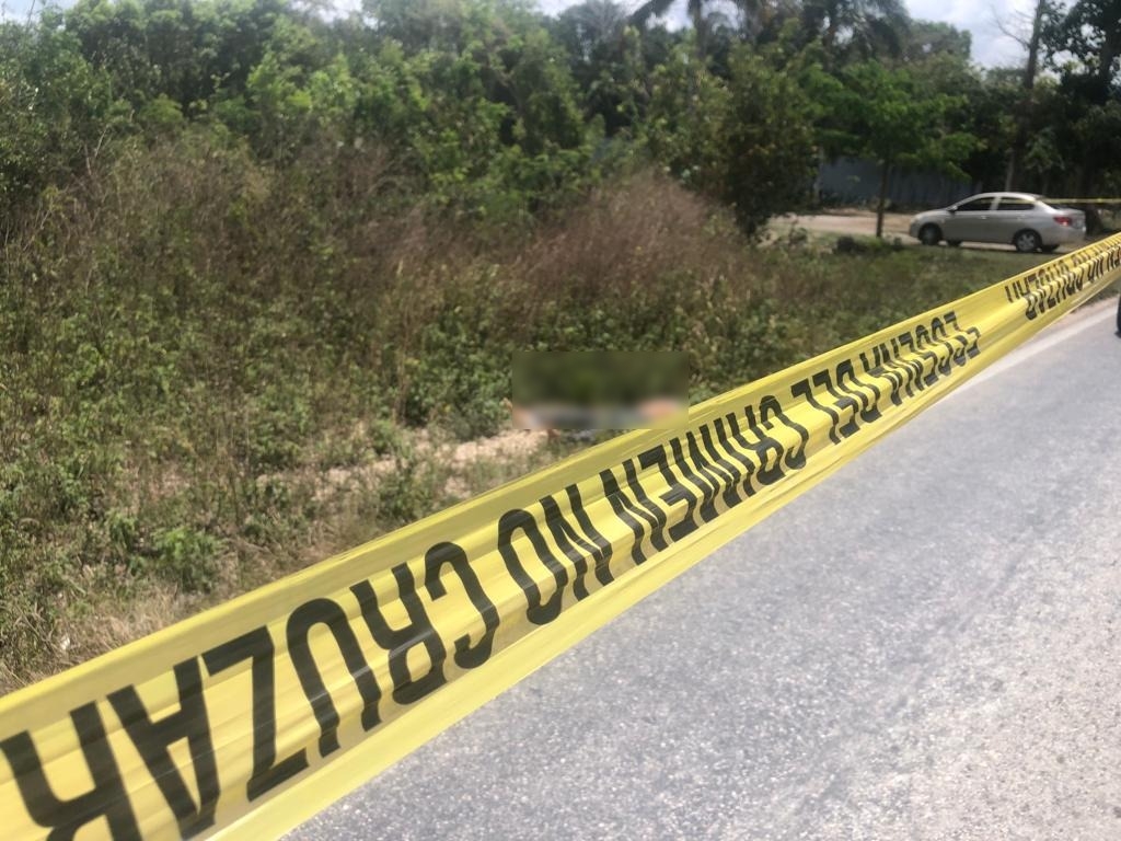 El cuerpo hallado en la vía federal rumbo a Leona Vicario, fue llevado al Semefo de Cancún para la necropcia de ley El cuerpo hallado en la vía federal rumbo a Leona Vicario, fue llevado al Semefo de Cancún para la necropcia de ley