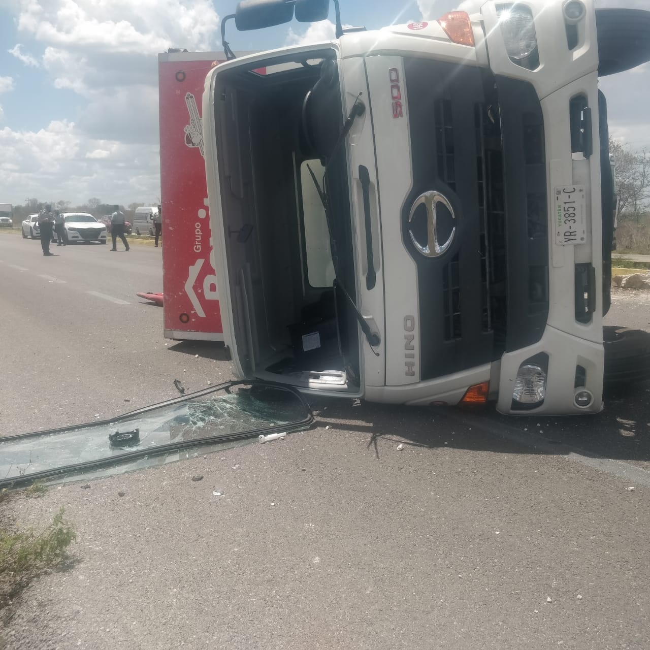 Autoridades se encargaron de dirigir el tránsito de la carretera Mérida-Valladolid Autoridades se encargaron de dirigir el tránsito de la carretera Mérida-Valladolid