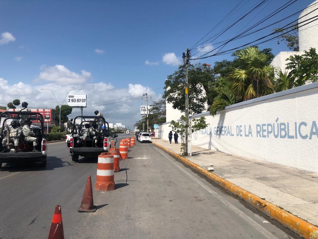 Elementos de las diversas corporaciones de Seguridad en Cancún realizaron el hallazgo de armas que dos personas tenían guardadas