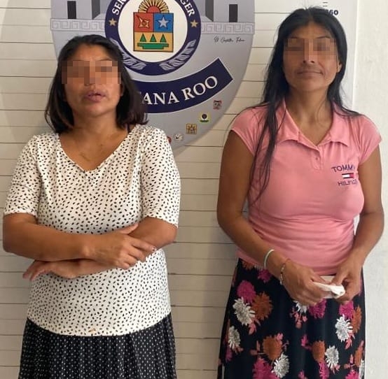 los oficiales procedieron a la formal detención de las féminas los oficiales procedieron a la formal detención de las féminas