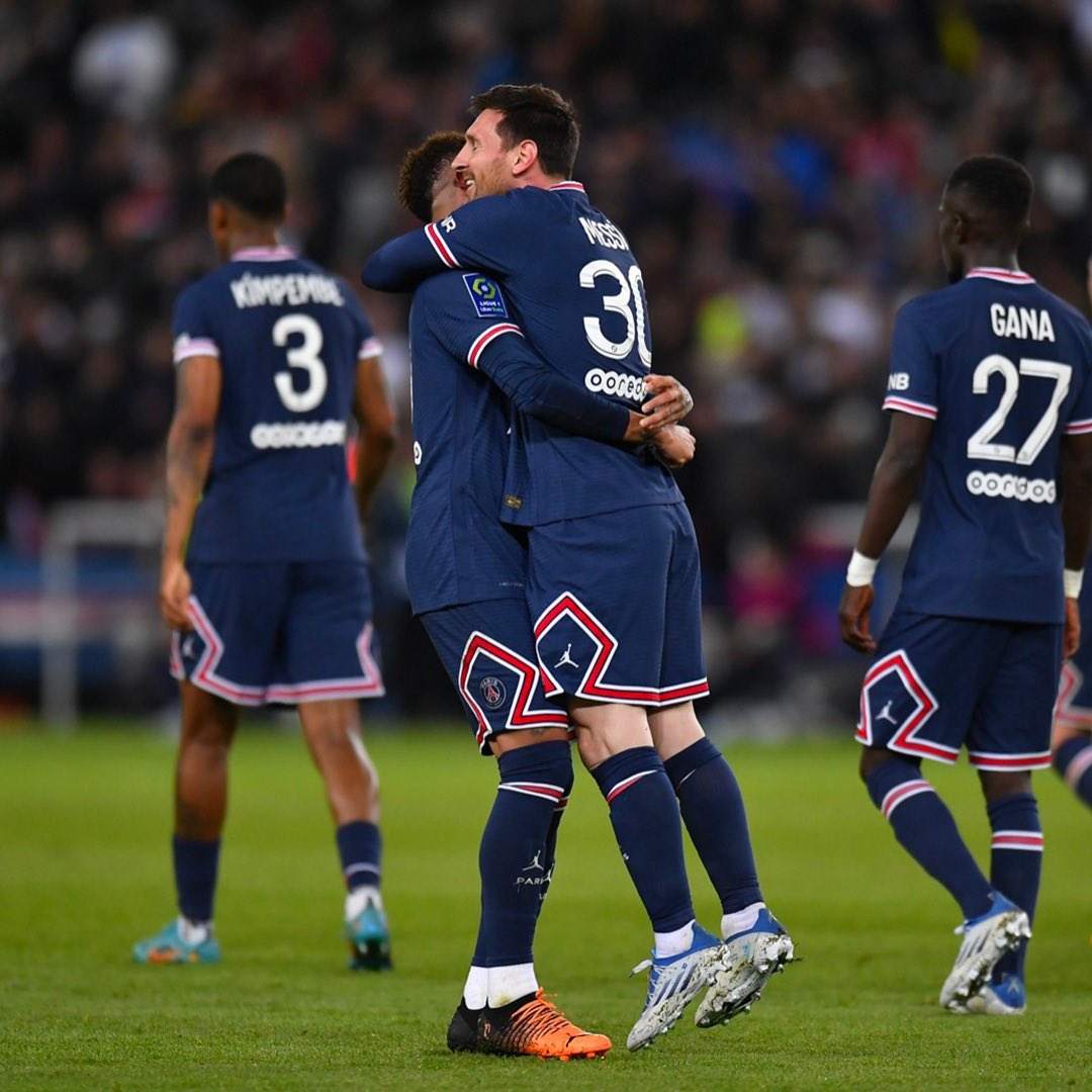 El conjunto parisino levantó el décimo título de liga en su historia