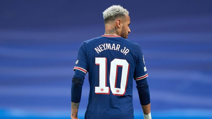 Neymar volvió a Brasil y cometió algunos delitos Neymar volvió a Brasil y cometió algunos delitos
