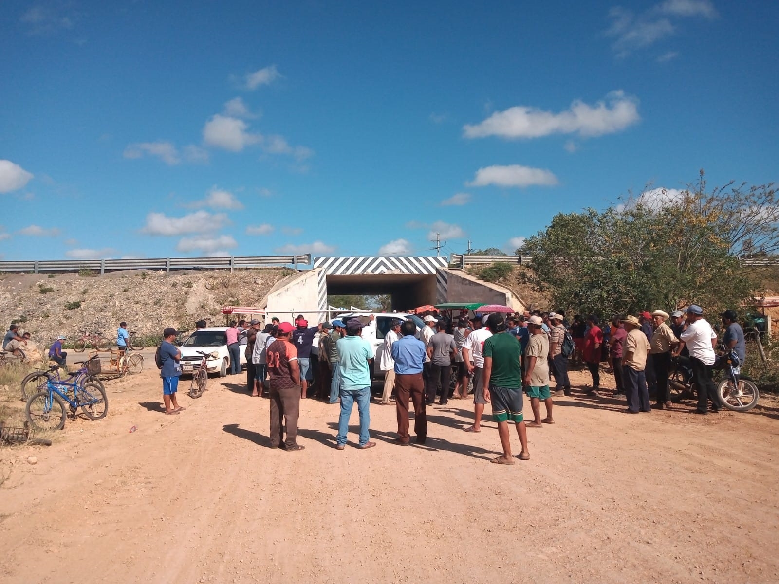 Campesinos acusan de robo a la empresa porque se lleva la piedra caliza sin avisar Campesinos acusan de robo a la empresa porque se lleva la piedra caliza sin avisar