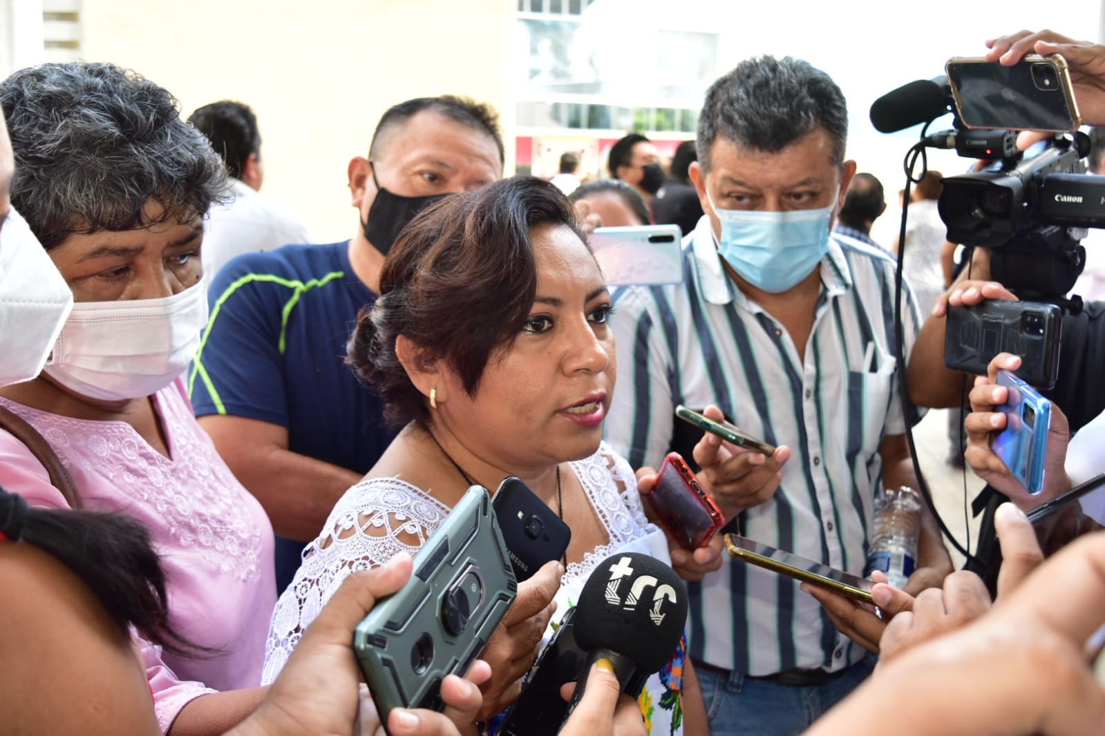 Desde el primer día de su administración, y hasta el último trimestre del año, Juanita Cortés no ha comprobado en qué erogó 476 mil 715 pesos con 88 centavos Desde el primer día de su administración, y hasta el último trimestre del año, Juanita Cortés no ha comprobado en qué erogó 476 mil 715 pesos con 88 centavos