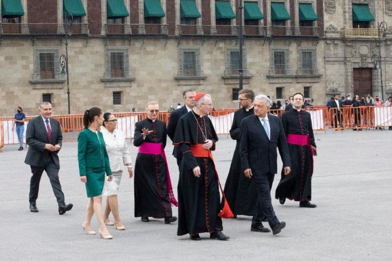 AMLO se reúne con el representante del Vaticano Pietro Parolin
