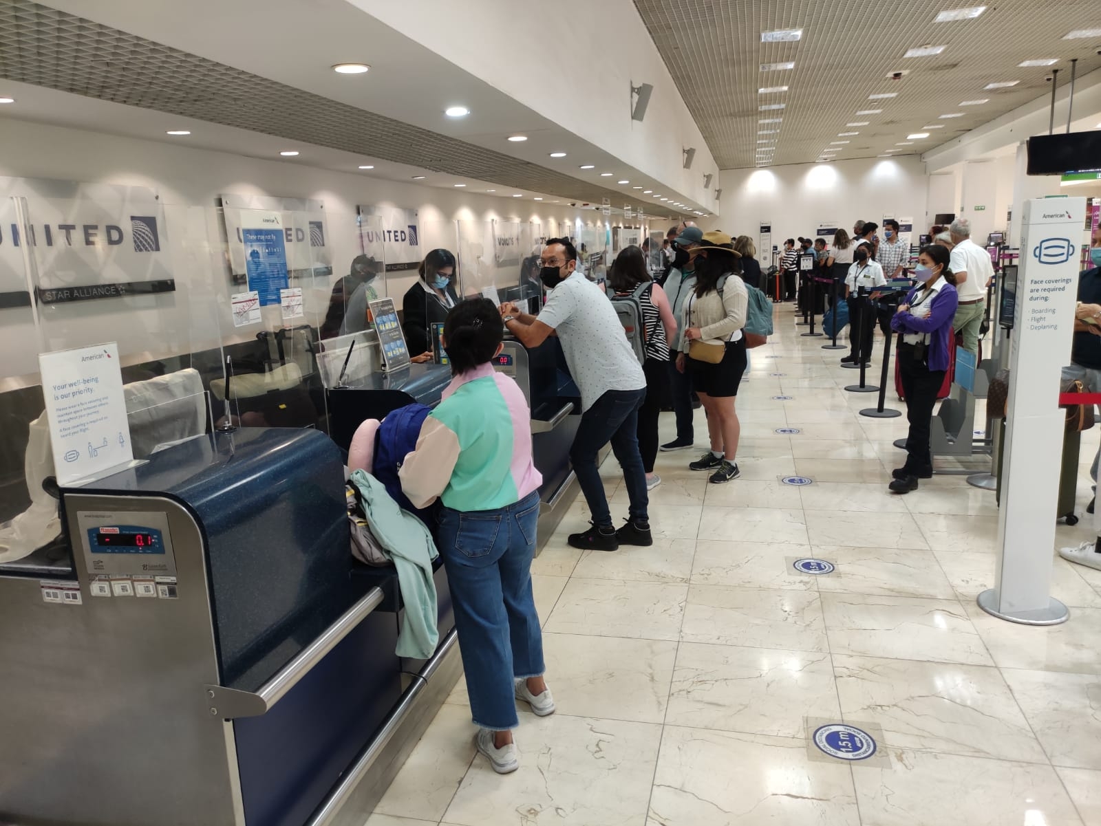 El gerente de United recordó a los pasajeros que deben estar en el aeropuerto de Mérida por lo menos tres horas antes El gerente de United recordó a los pasajeros que deben estar en el aeropuerto de Mérida por lo menos tres horas antes
