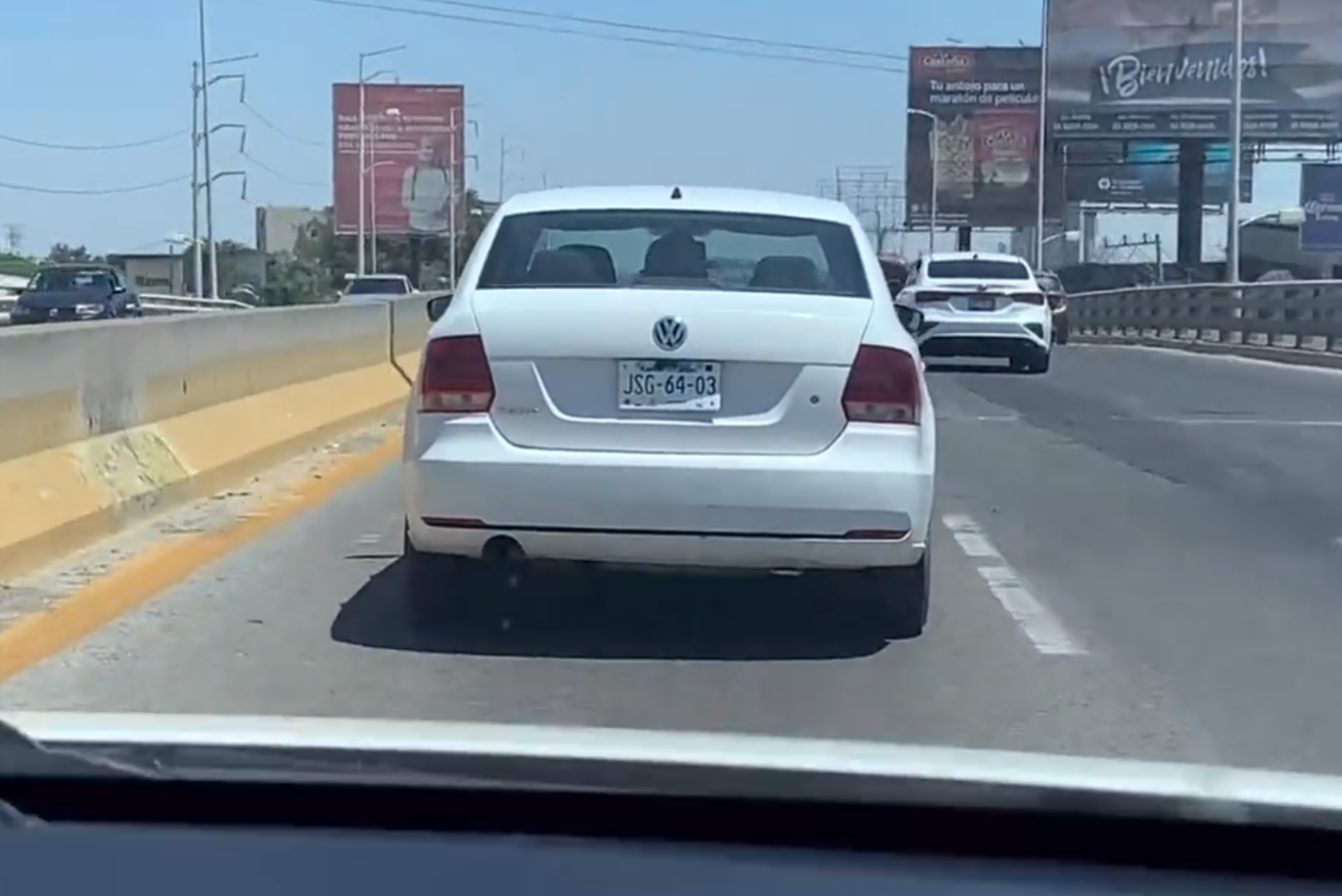Quien grabó aseguró que intentó seguir al conductor, sin embargo, este logró darse la fuga Quien grabó aseguró que intentó seguir al conductor, sin embargo, este logró darse la fuga
