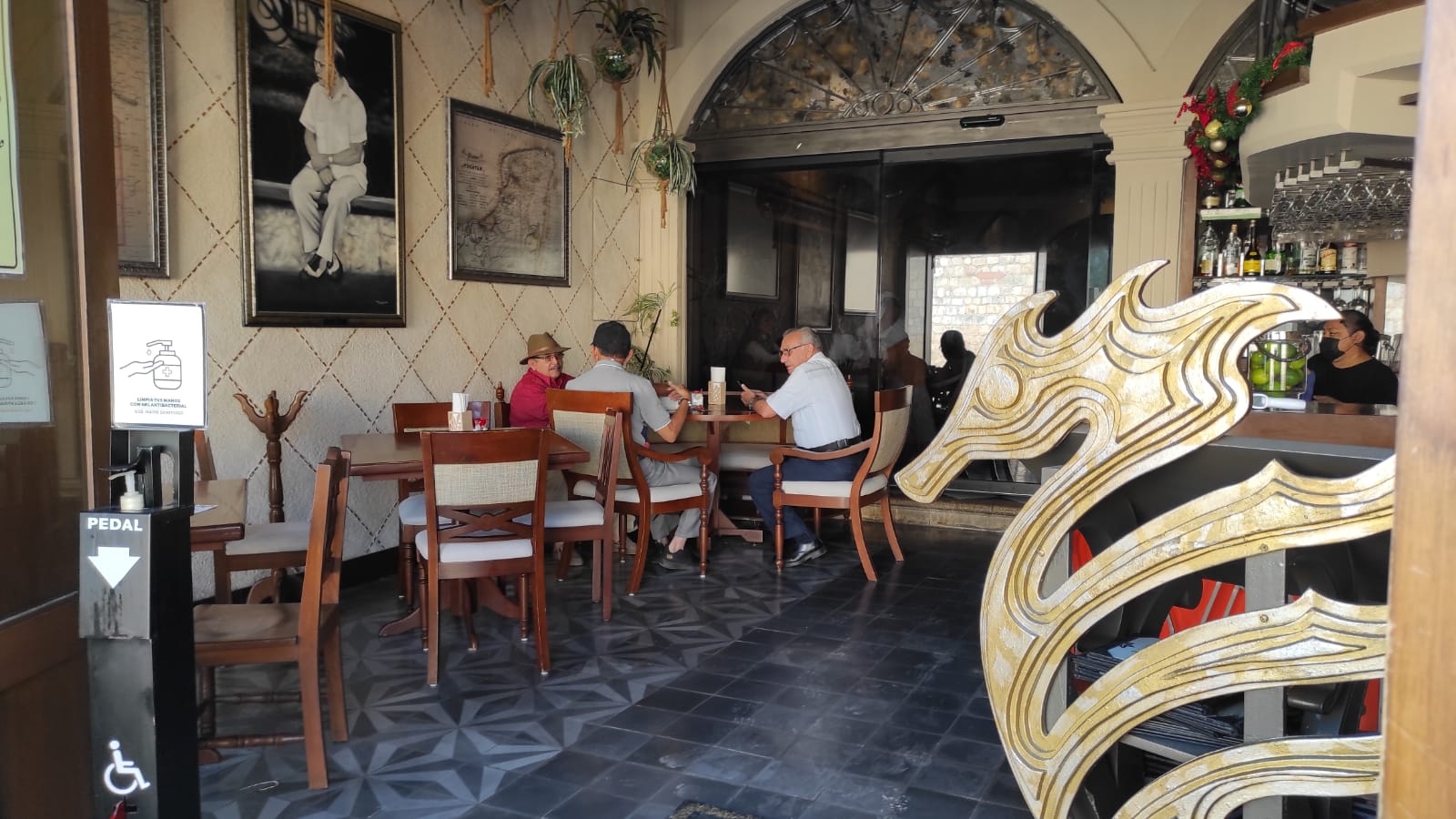 En  2021, el sector restaurantero registró un incremento de al menos el 30 por ciento en los servicios que brindaron por día