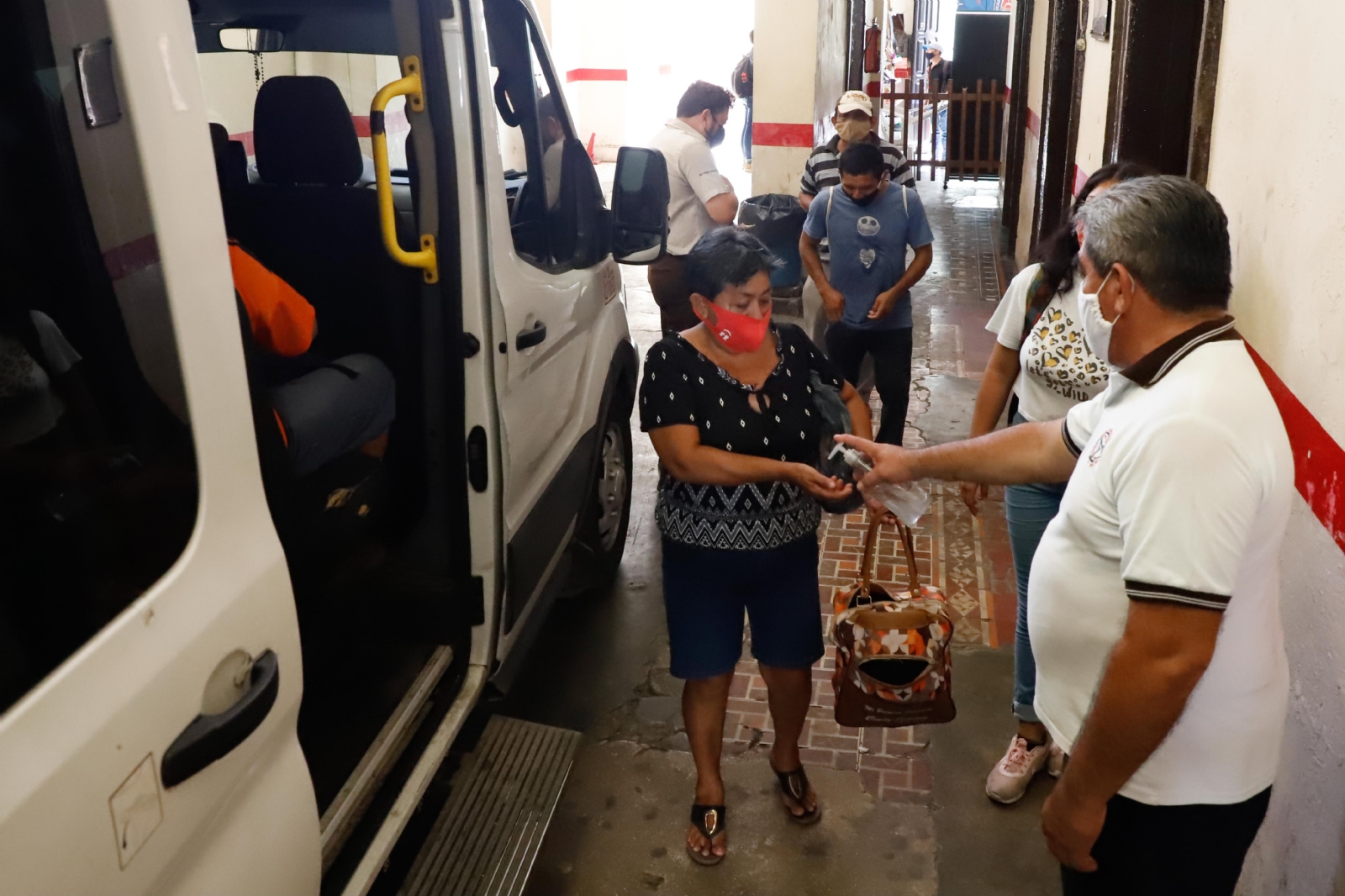A pesar de que la pandemia se va alejando, las medidas de sanitarias se siguen aplicando en las unidades de FUTV en Yucatán A pesar de que la pandemia se va alejando, las medidas de sanitarias se siguen aplicando en las unidades de FUTV en Yucatán