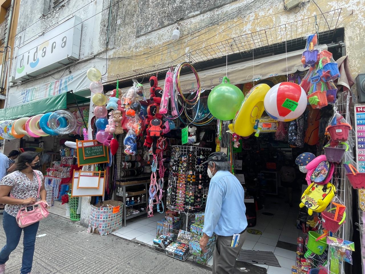 Comercios del Centro de Mérida, aún sin registrar comprar por la celebración Comercios del Centro de Mérida, aún sin registrar comprar por la celebración