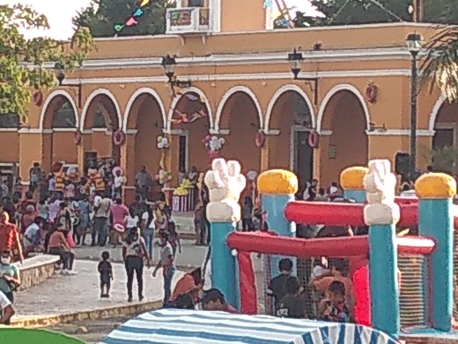 Aparte del evento, se les brindó un refrigerio y un regalo Aparte del evento, se les brindó un refrigerio y un regalo