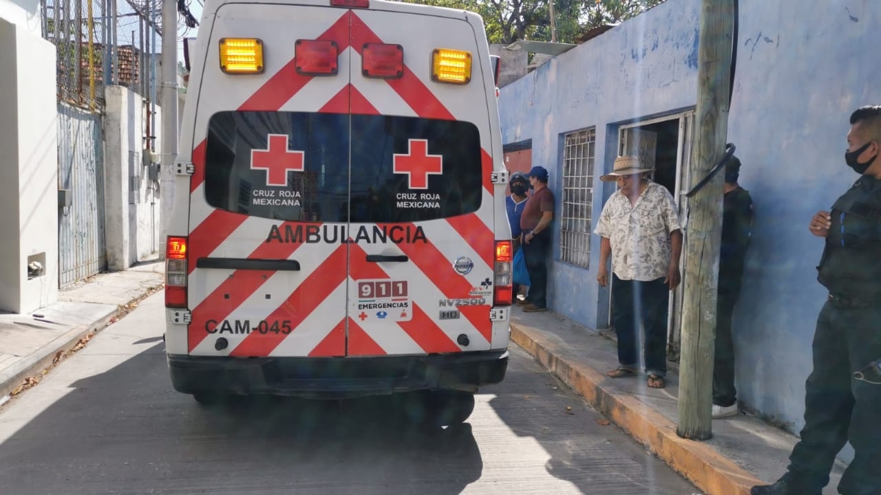Al lugar llegaron elementos policiales, así como paramédicos de la Cruz Roja Al lugar llegaron elementos policiales, así como paramédicos de la Cruz Roja