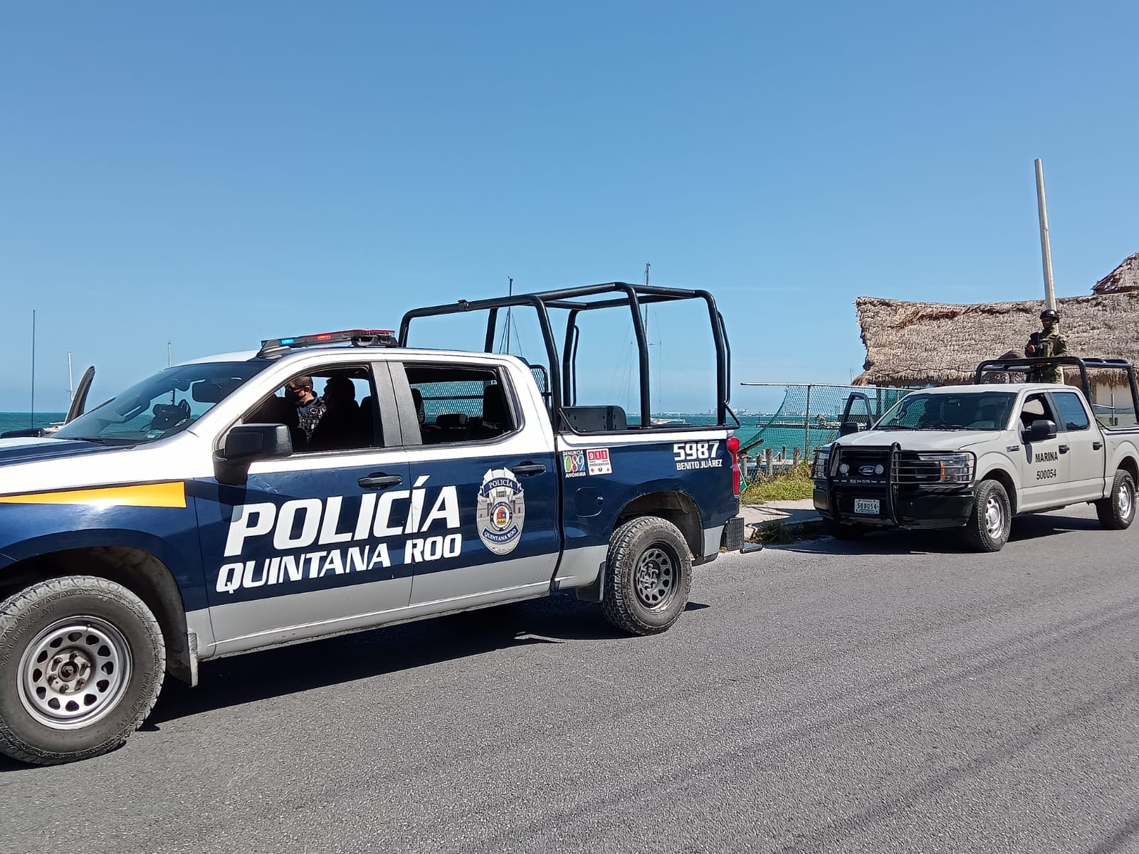 Patrullas de la Semar y de la Policía acudieron a la Supermanzana 85 de Cancún tras recibir el reporte del descubrimiento de un artefacto explosivo Patrullas de la Semar y de la Policía acudieron a la Supermanzana 85 de Cancún tras recibir el reporte del descubrimiento de un artefacto explosivo
