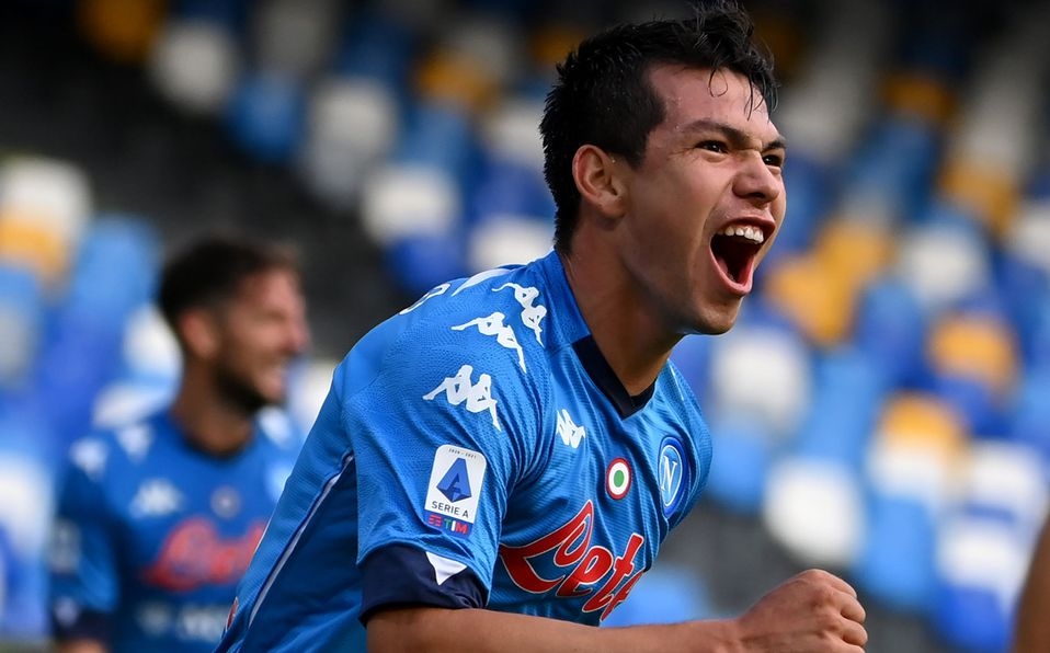 El mexicano aprovechó una asistencia de Victor Osimhen para marcar el tercero