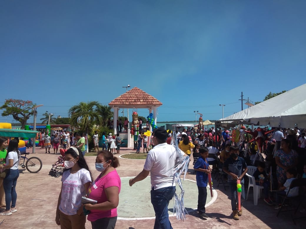 Después de dos años por la pandemia de COVID-19 el parque de Sabancuy lució con gran número de personas