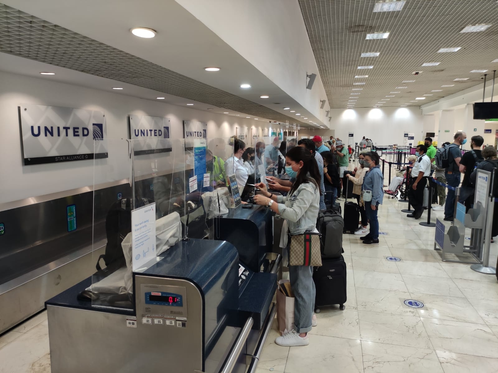 El 821 de Aeroméxico despegó a las 06:03 horas a México y están por despegar el 266 de Volaris a Oaxaca El 821 de Aeroméxico despegó a las 06:03 horas a México y están por despegar el 266 de Volaris a Oaxaca
