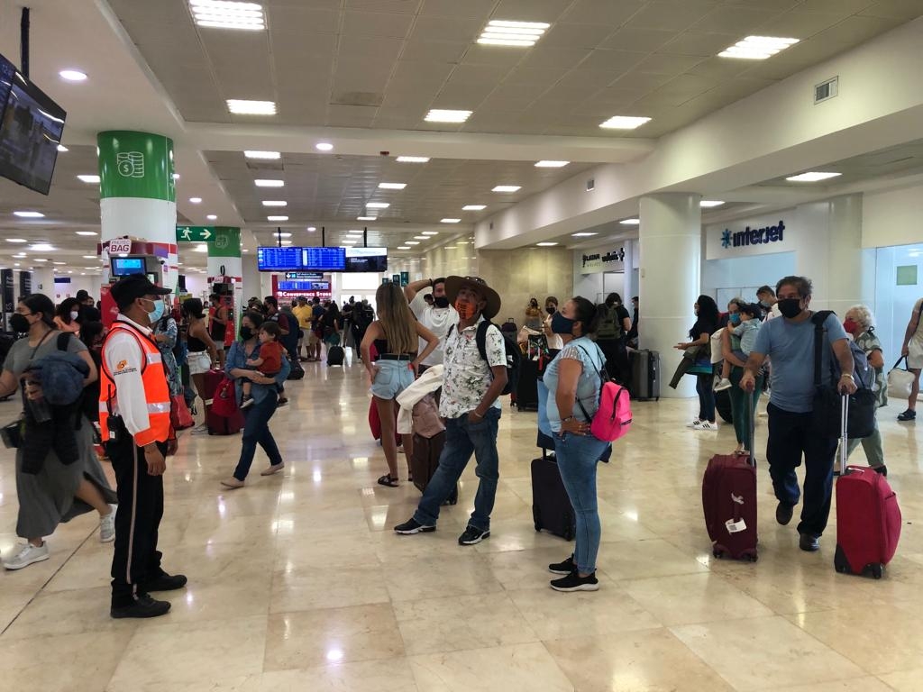 El aeropuerto de Cancún programó 533 vuelos en total para este primer lunes de abril, según el reporte de Asur