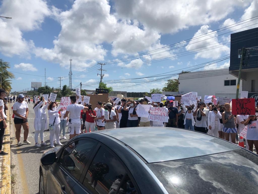 Los alumnos reclamaron que tuvo que perder la vida su compañera para que la Universidad Anáhuac reaccionara
