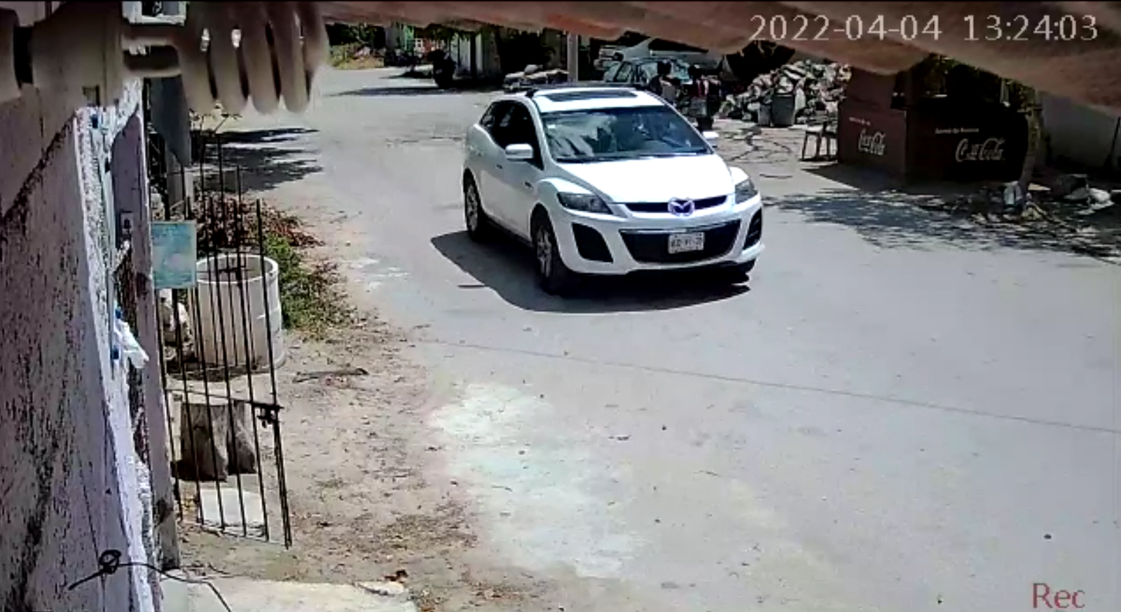 En el video se ve al joven salir de su casa con dirección a Mérida en el automóvil que horas después apareció en una plaza de Ciudad Caucel