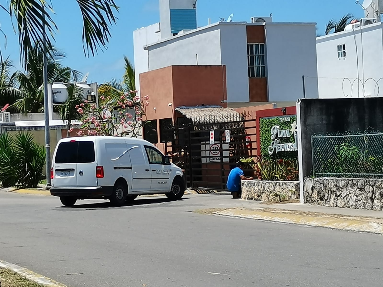El cuerpo del bañista muerto fue llevado al Semefo de Playa del Carmen para luego ser entregado a sus familiares