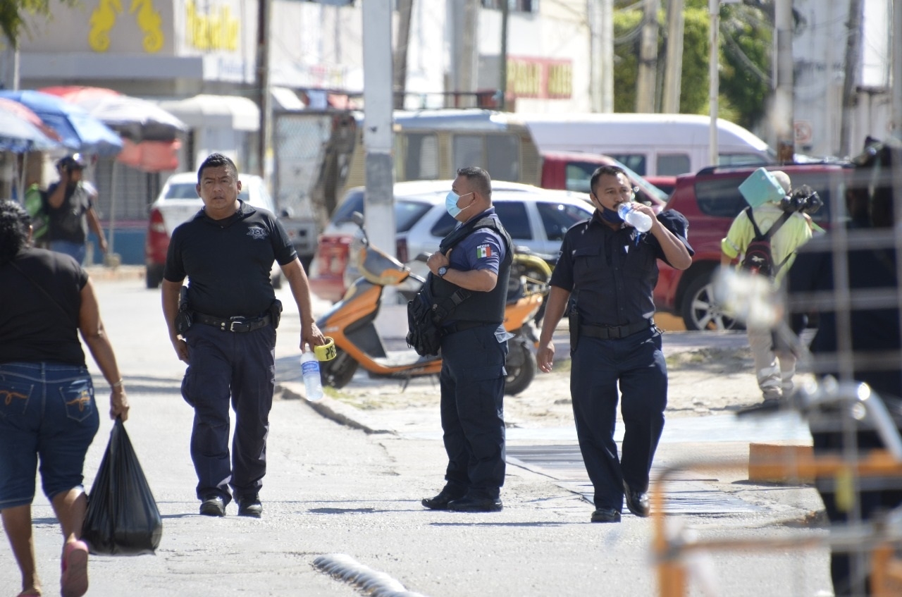 Un total de 189,495 personas fueron destinadas a funciones de seguridad pública, de los cuales 439 elementos pertenecen a la 
seguridad pública municipal en Campeche.