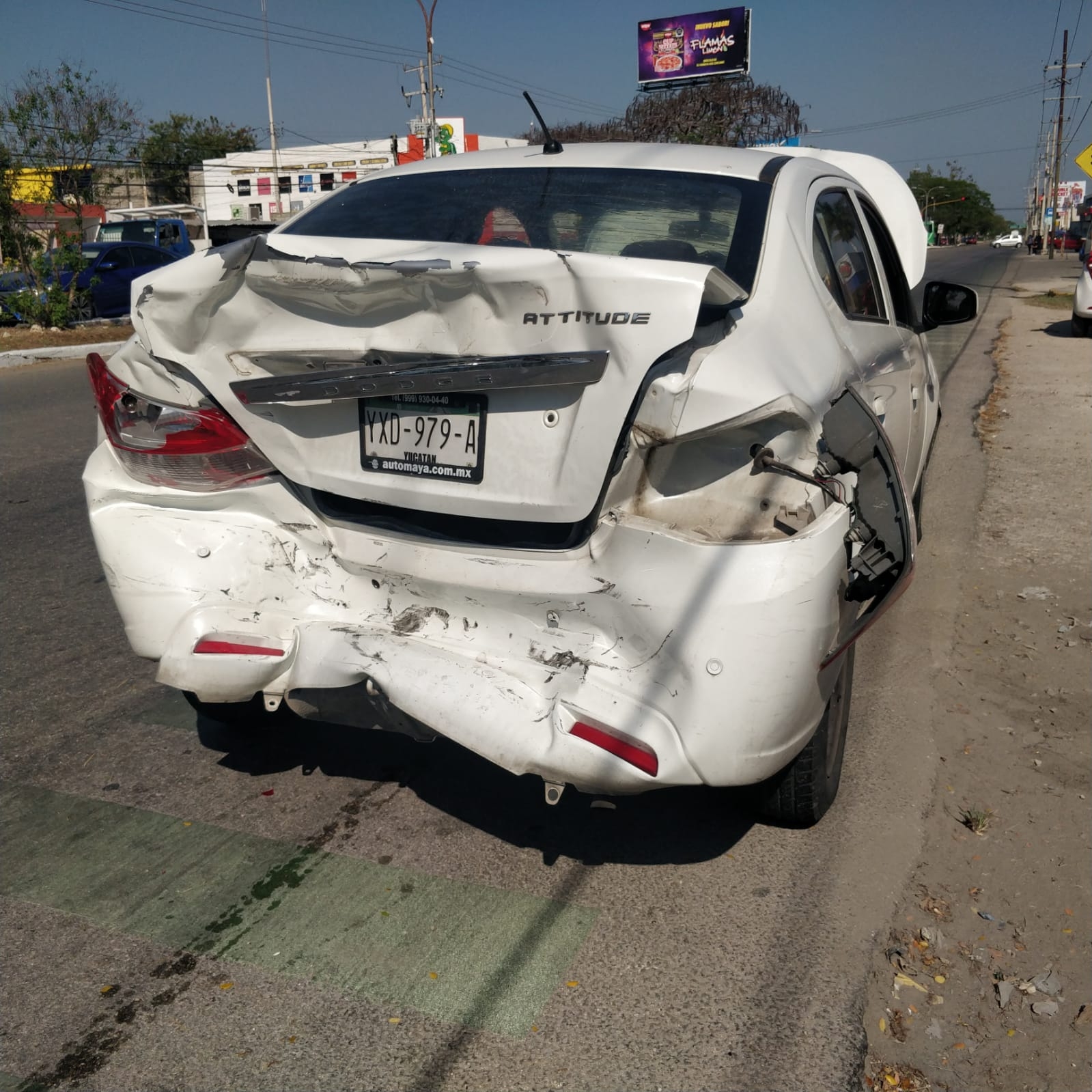 De los tres automóviles el más dañado fue el Attitude, por lo que tuvieron que llegar a un acuerdo entre aseguradoras De los tres automóviles el más dañado fue el Attitude, por lo que tuvieron que llegar a un acuerdo entre aseguradoras