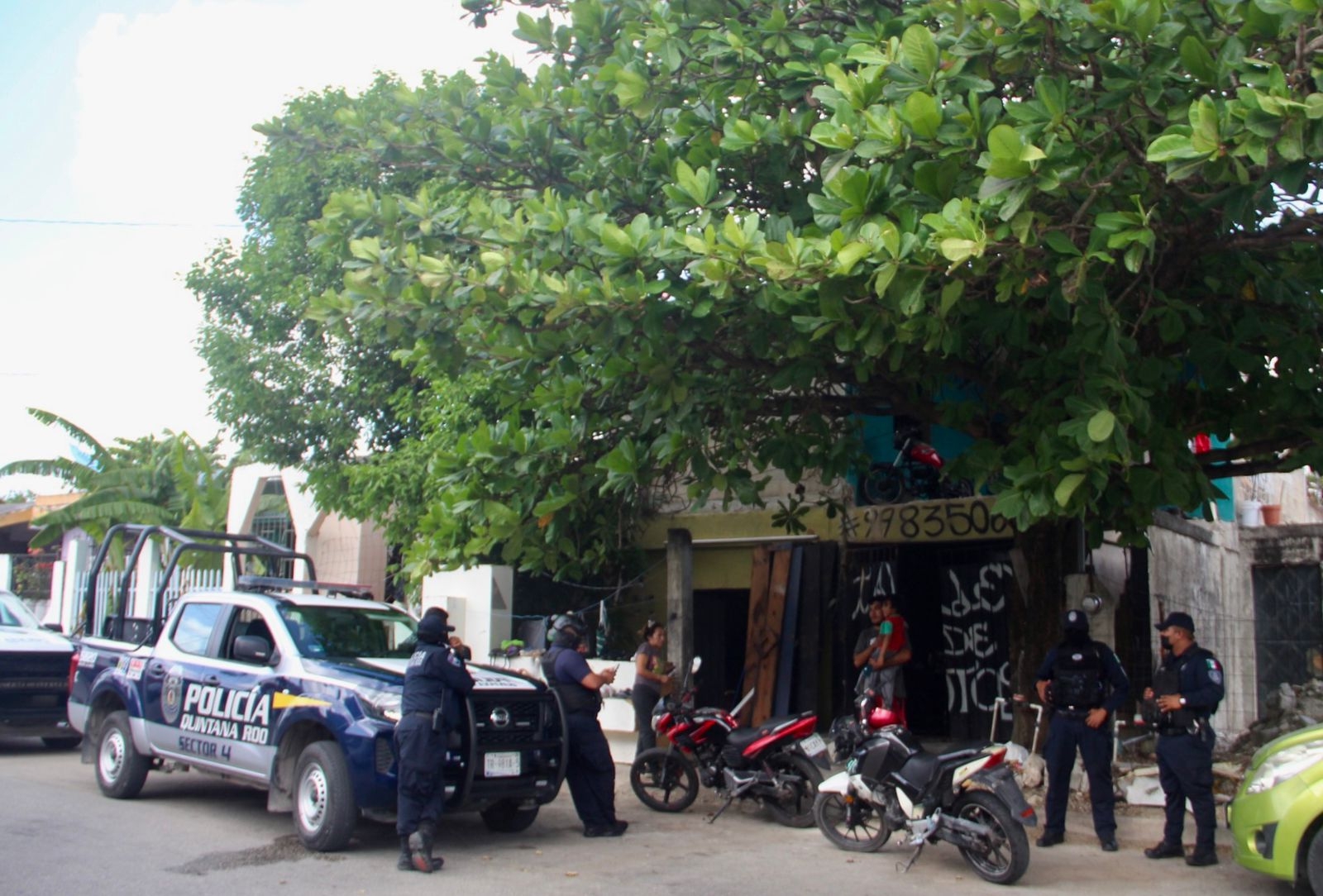 Agentes de la Policía Quintana arribaron al lugar y dieron aviso a la Fiscalía General del Estado Agentes de la Policía Quintana arribaron al lugar y dieron aviso a la Fiscalía General del Estado