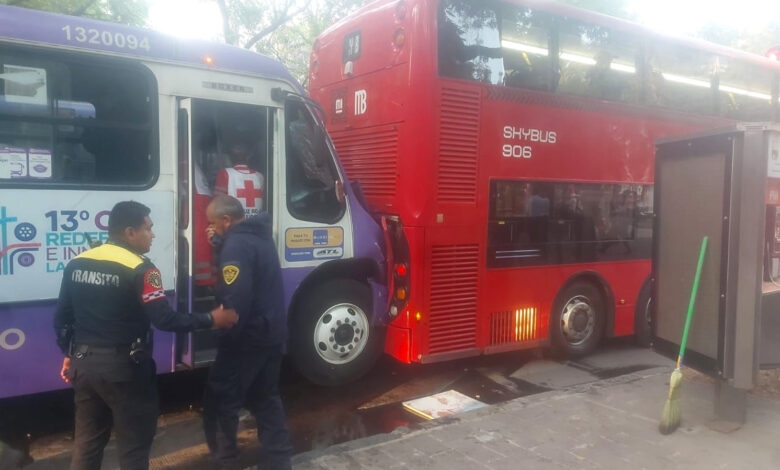 El fuerte choque registrado antes de las 09:00 horas, tiempo del centro, ha causado una fuerte movilización en una de las zonas con más oficinas de la urbe