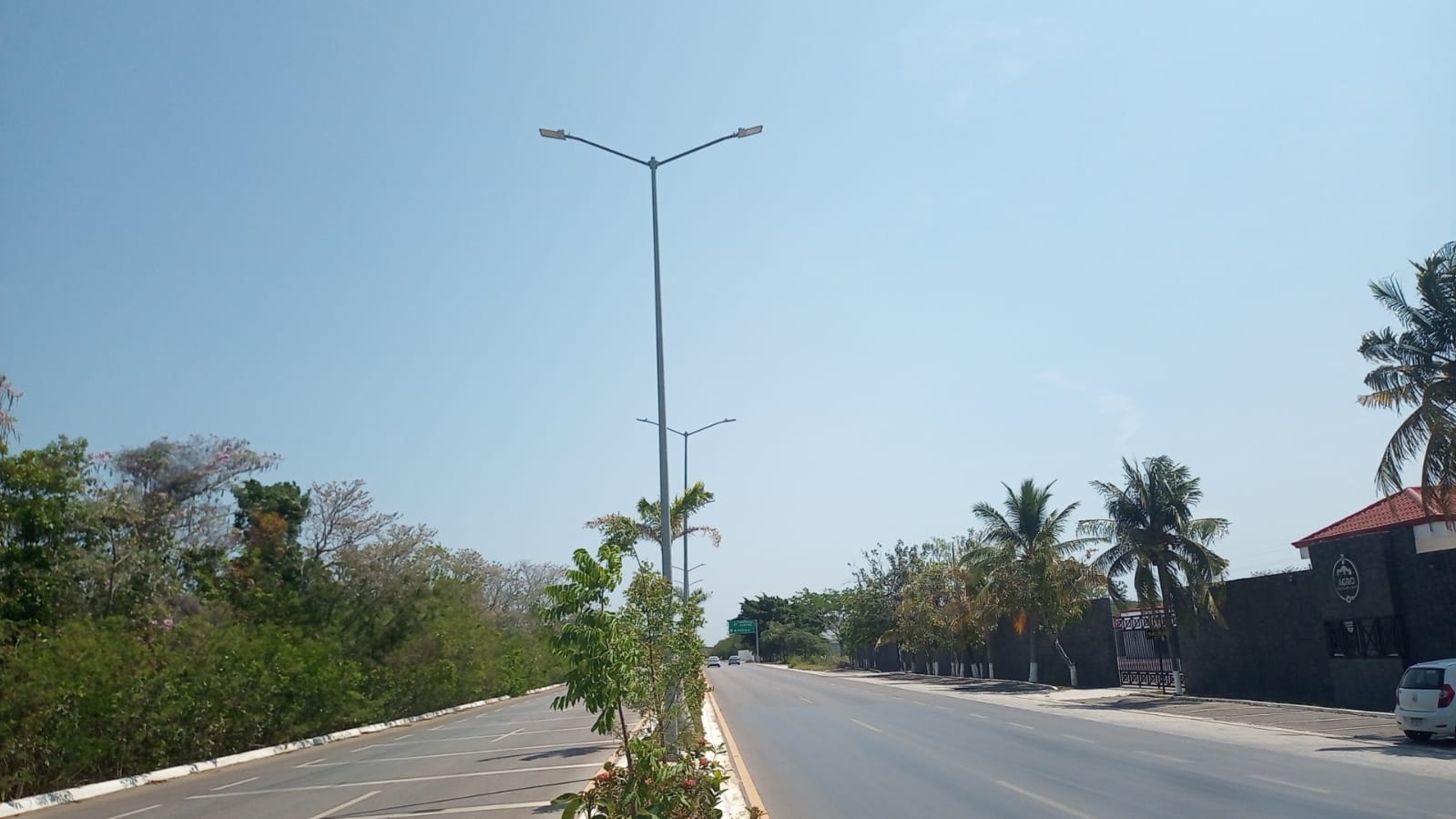 Vecinos de la zona indicaron en días previos el robo del cableado que alimentaba al alumbrado público de la avenida Costera en Campeche