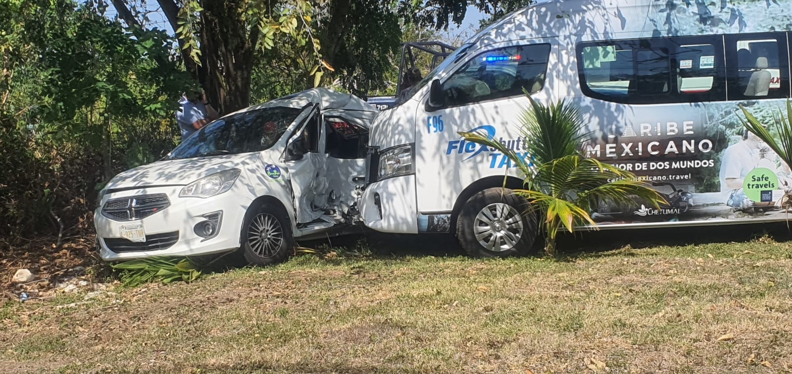 El presunto responsable que embistió al auto compacto, fue detenido y trasladado a las instalaciones de Seguridad Pública El presunto responsable que embistió al auto compacto, fue detenido y trasladado a las instalaciones de Seguridad Pública