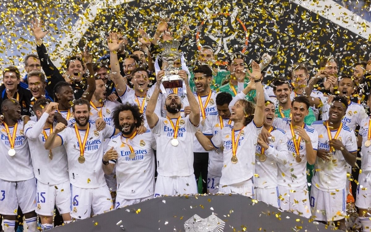 El Real MAdrid consiguió el título de La Liga en España dejando atrás al Barcelona y el Sevilla