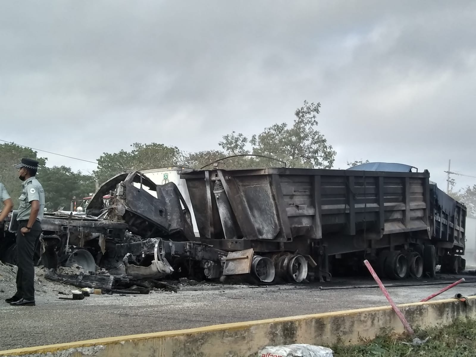 Al lugar llegaron elementos de la Guardia Nacional para evitar otro accidente Al lugar llegaron elementos de la Guardia Nacional para evitar otro accidente
