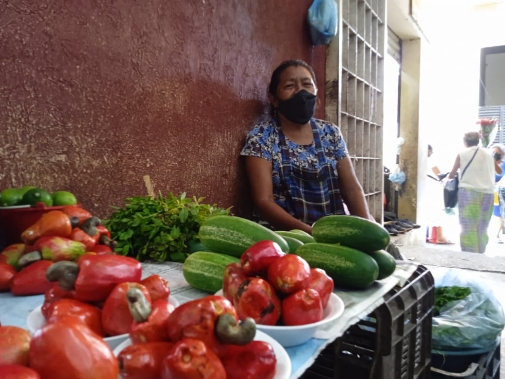 María Eneyda Dzib ha sacado adelante a su familia con labor de toda una vida en el mercado María Eneyda Dzib ha sacado adelante a su familia con labor de toda una vida en el mercado