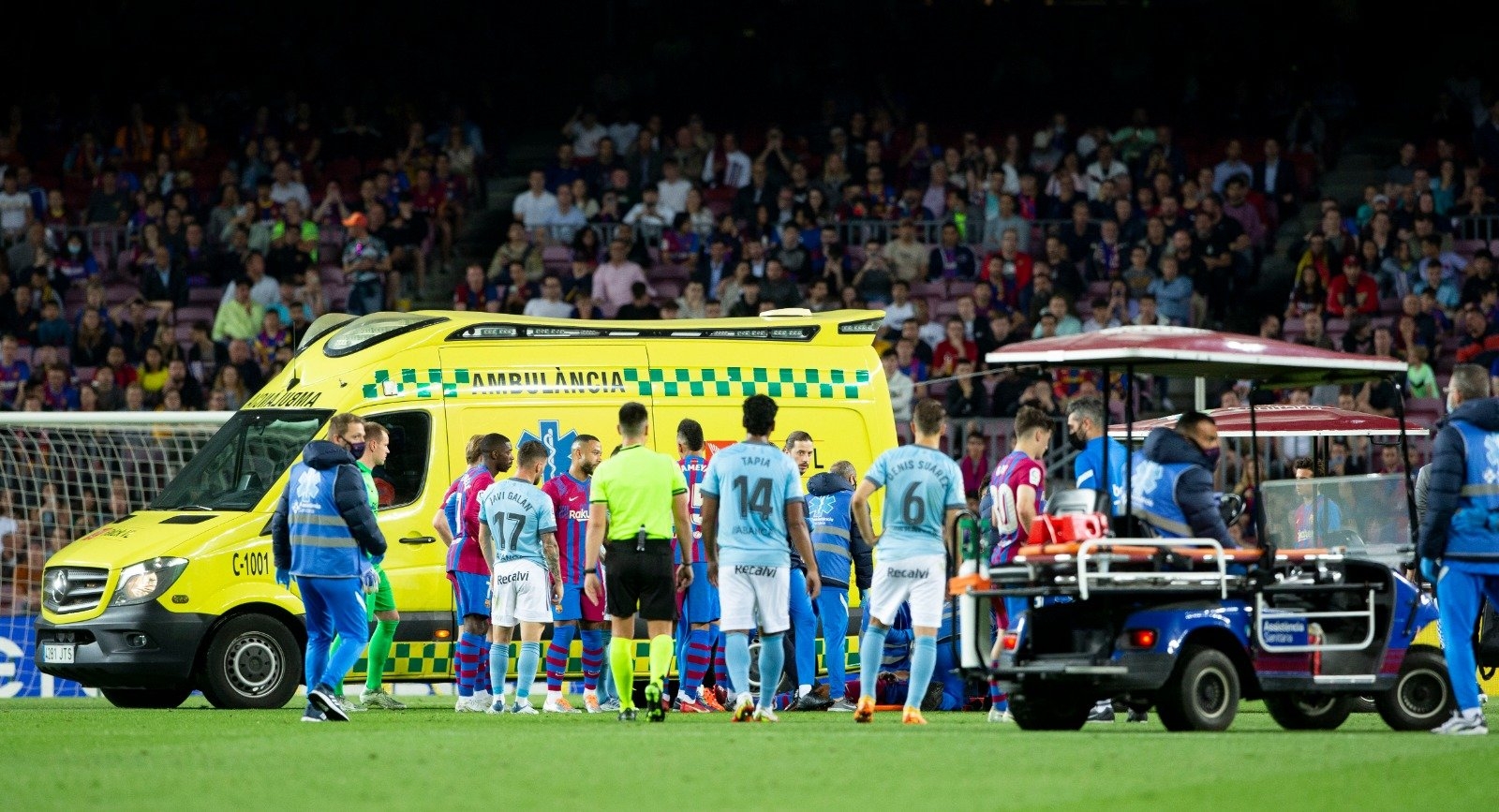 Ronald Araujo tuvo que ser trasladado de gravedad a un hospital en España para su tratamiento tras el encuentro que disputó con el Barcelona Ronald Araujo tuvo que ser trasladado de gravedad a un hospital en España para su tratamiento tras el encuentro que disputó con el Barcelona