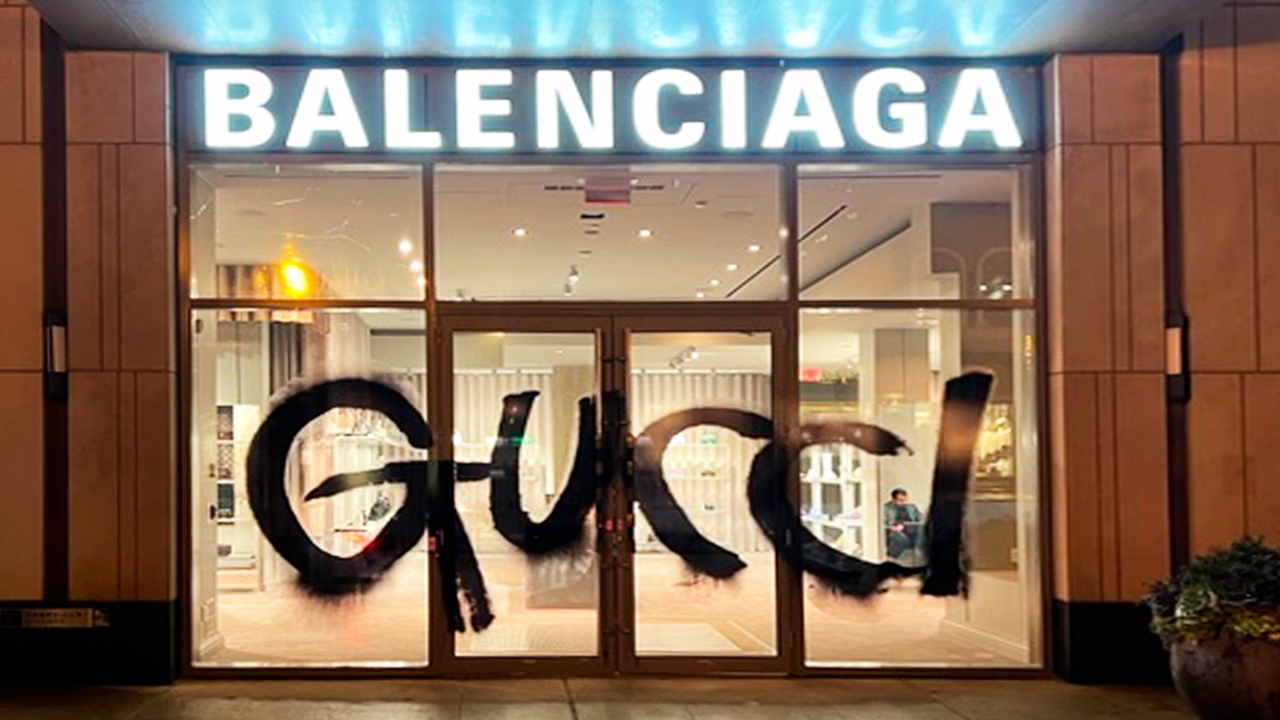 Balenciaga durante toda su historia se ha mantenido en medio de la polémica. Foto: Especial Balenciaga durante toda su historia se ha mantenido en medio de la polémica. Foto: Especial