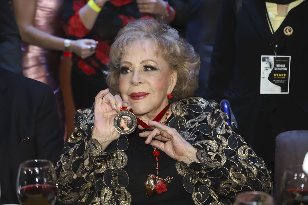 La primera actriz Silvia Pinal regresó a los escenarios a sus 90 años, sin embargo, su retorno provocó los comentarios