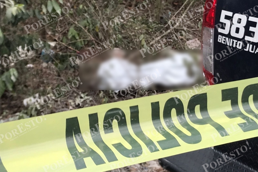 Policías acordonaron la zona donde fue hallado el hombre con signos de violencia en Cancún, para las investigaciones pertinentes Policías acordonaron la zona donde fue hallado el hombre con signos de violencia en Cancún, para las investigaciones pertinentes