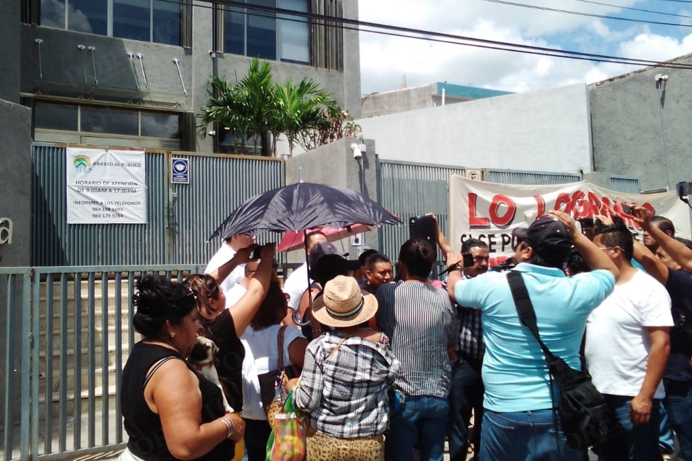 Vecinos de la Colonia Colosio en Playa del Carmen acuden al cierre de Derimaya