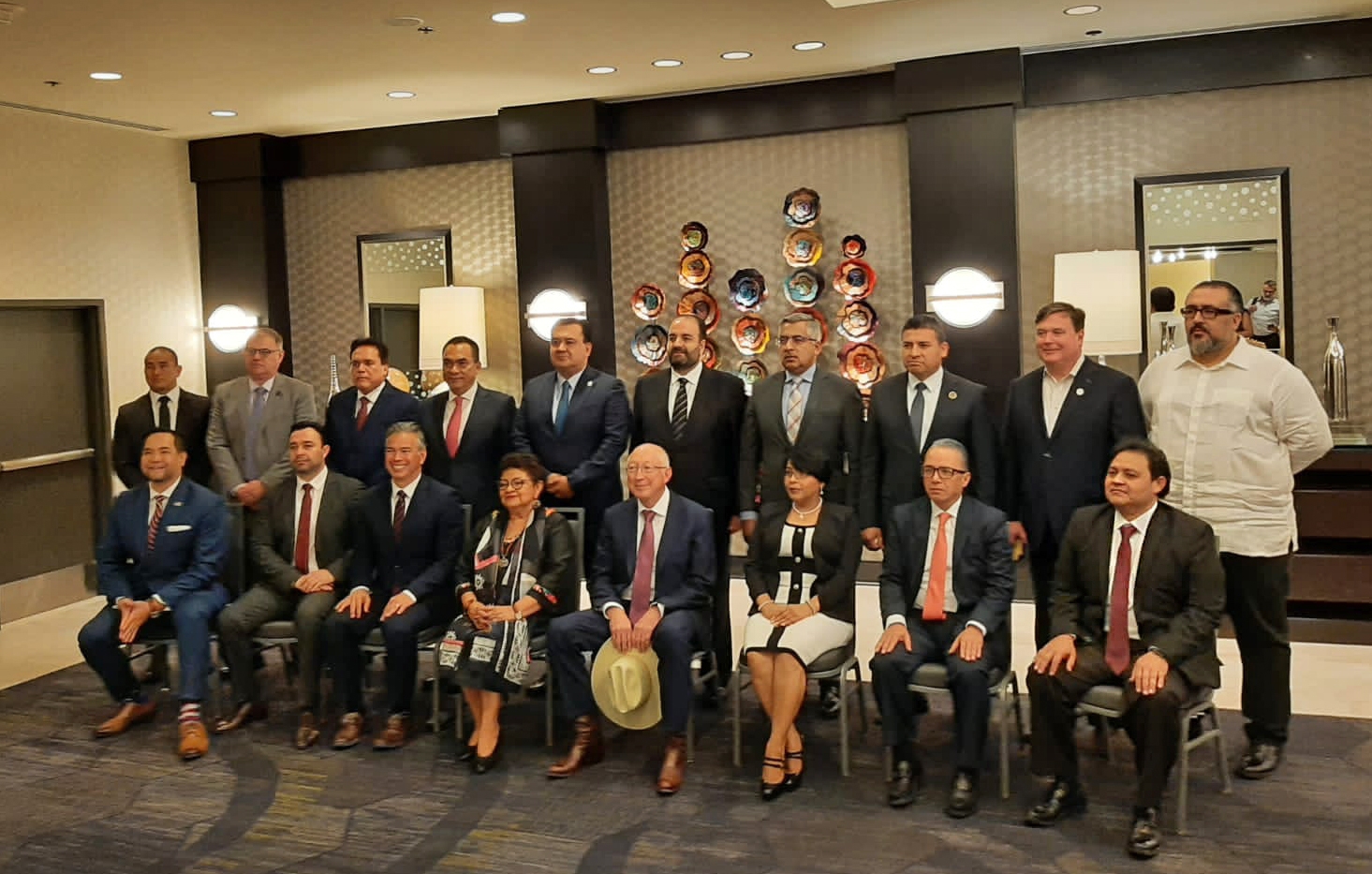 El fiscal Juan Manuel León León representó a Yucatán en la Cumbre Binacional Estados Unidos-México El fiscal Juan Manuel León León representó a Yucatán en la Cumbre Binacional Estados Unidos-México