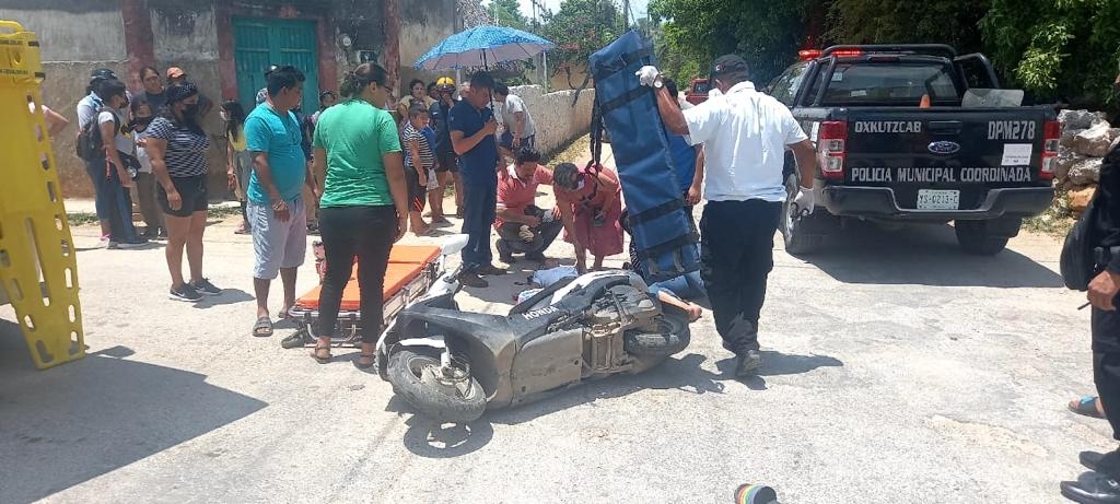 Al lugar llegaron paramédicos para apoyar a las personas accidentadas Al lugar llegaron paramédicos para apoyar a las personas accidentadas