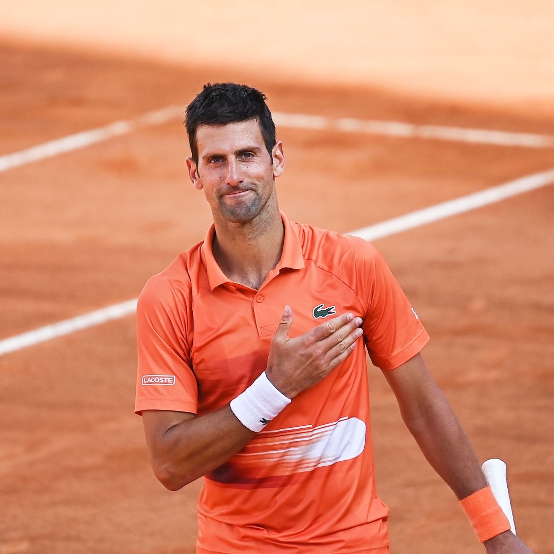 El serbio avanzó a los cuartos de final del Masters 1000 de Roma, luego de vencer al suizo por doble 6-2