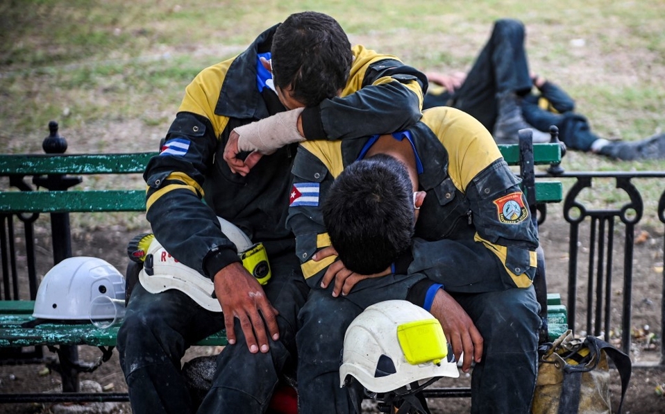 Tras haber encontrado un último cuerpo en los sótanos del hotel, los bomberos dieron por finalizadas las labores de rescate