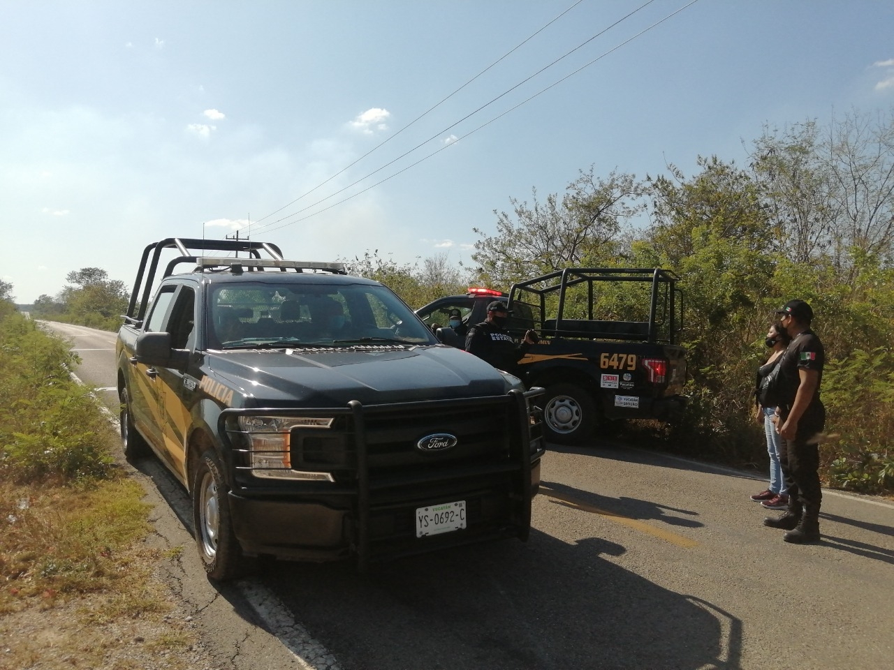 La carretera fue cerrada por las autoridades La carretera fue cerrada por las autoridades