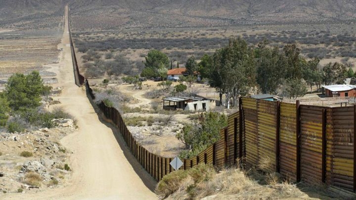 La Frontera entre México y EU es muy vigilada por ambos países La Frontera entre México y EU es muy vigilada por ambos países