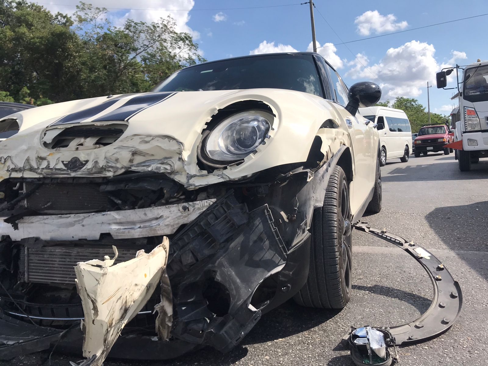 Los vehículos fuero retirados de la avenida Huayacán de Cancún tras el accidente, para el desahogo del tráfico de automovilistas en la zona Los vehículos fuero retirados de la avenida Huayacán de Cancún tras el accidente, para el desahogo del tráfico de automovilistas en la zona