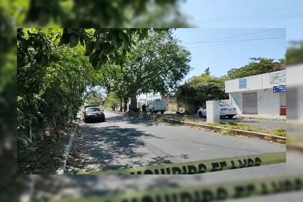 Personal de la FGE Quintana Roo realizó las indagatorias en la zona donde fue encontrado el hombre muerto en Chetumal Personal de la FGE Quintana Roo realizó las indagatorias en la zona donde fue encontrado el hombre muerto en Chetumal