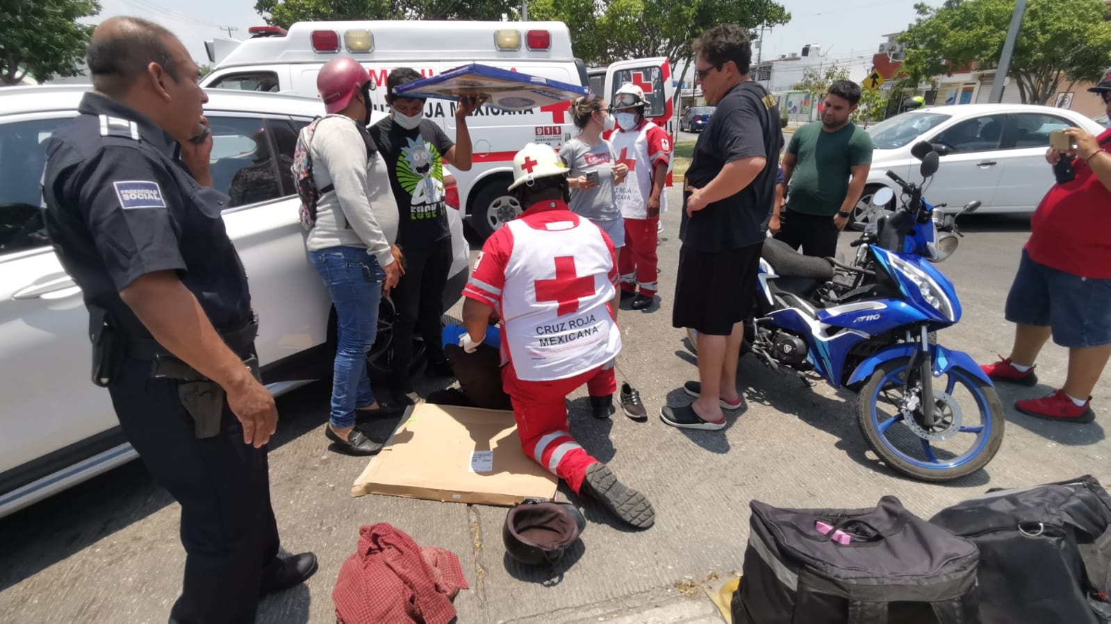 El motociclista resultó herido en una pierna